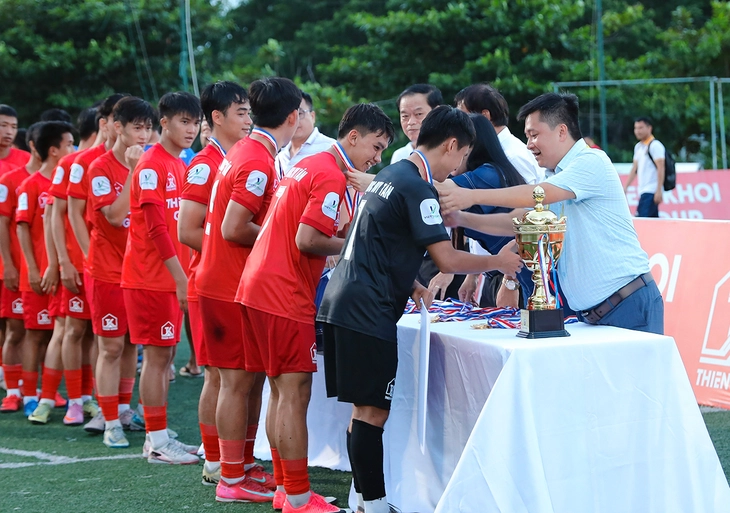 Đội bóng đá Đại học Duy Tân vô địch SV7 Thiên Khôi Cup khu vực Đà Nẵng 2025 - Ảnh 2.