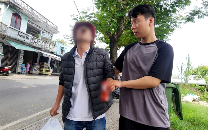 Mẹ già bán khoai nuôi ba đứa con khờ - Ảnh 7.