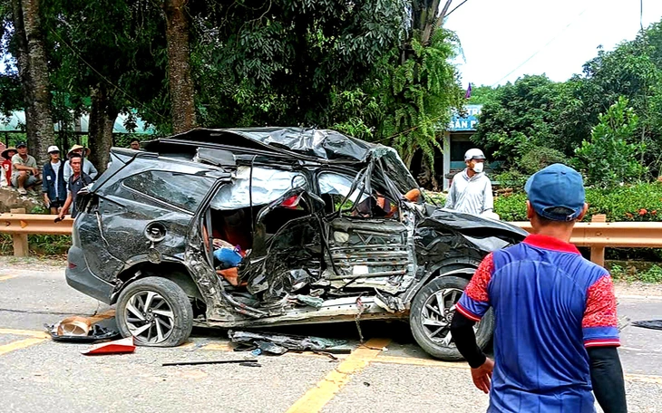 Thêm tài xế xe con tử vong trong vụ va chạm xe đầu kéo trên đường Hồ Chí Minh - Ảnh 2.