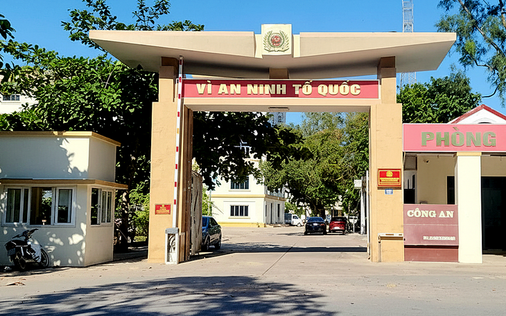 Đổi quà lấy vũ khí bảo vệ an toàn cho gia đình, bình yên cho bản làng - Ảnh 6.