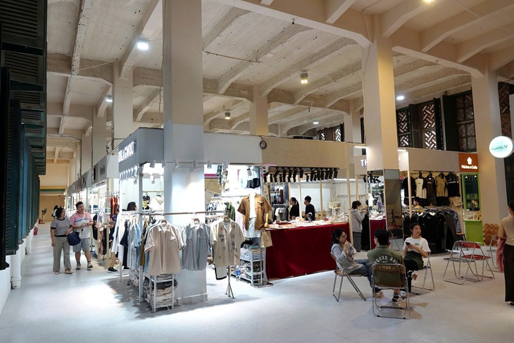 chợ nga - Ảnh 1.