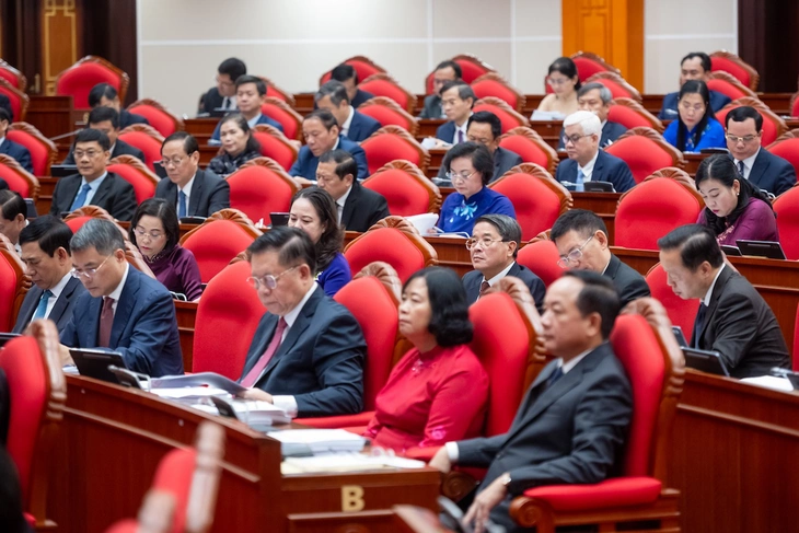Thông cáo ngày làm việc thứ hai Hội nghị Trung ương 13 - Ảnh 1.