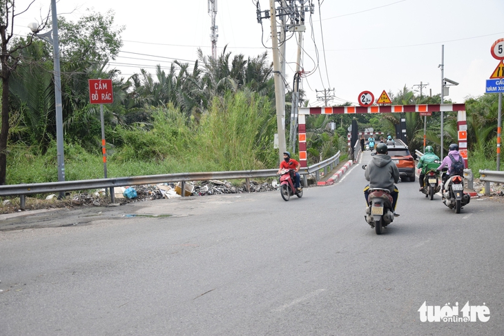 Lắp thêm camera để xử phạt người xả rác ở Khu công nghệ cao TP.HCM - Ảnh 1.