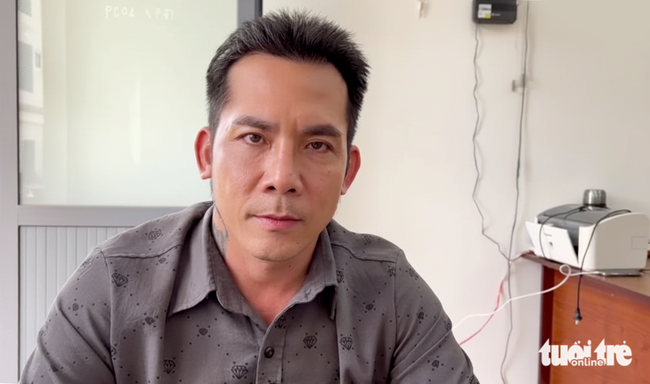Tát, đấm tài xế giữa đường sau va chạm, người đàn ông đi xe bán tải bị bắt khẩn cấp - Ảnh 1.