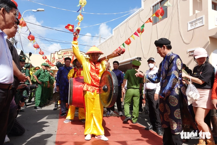 Lễ đưa rước Nghinh Ông diễn ra trong thời tiết đẹp, báo hiệu vụ mùa bội thu - Ảnh 4.