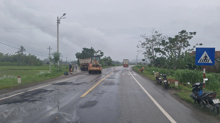 Sắp bàn giao 10km tuyến tránh quốc lộ 1 qua Quảng Ngãi sau 14 năm thu phí BOT - Ảnh 1.
