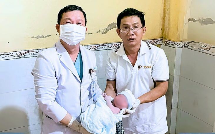 Em bé chào đời an toàn ngay trên tàu đường sắt Sài Gòn - Hà Nội - Ảnh 3.