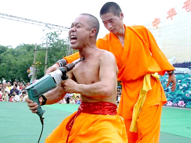 Luyện môn võ nào sẽ 'mình đồng da sắt' như Kim Dung mô tả? - Ảnh 1.