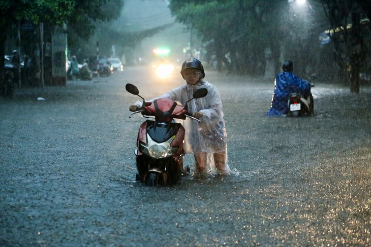 Đêm nay đến sáng mai, Hà Nội, Tây Bắc và Việt Bắc mưa vừa đến mưa to - Ảnh 1.