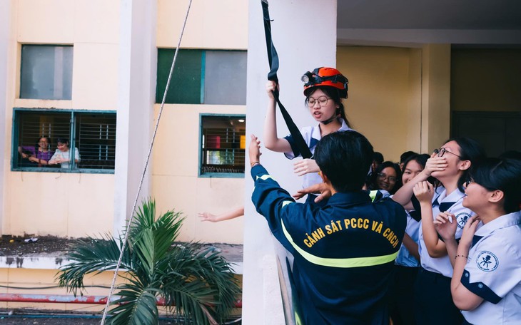 Giờ ra chơi không điện thoại: Bảo vệ sức khỏe tinh thần cho học sinh - Ảnh 2.