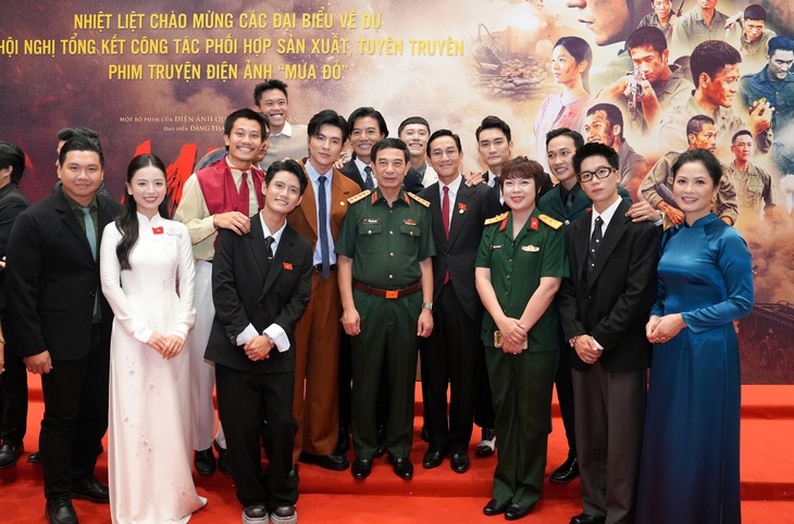 Bộ trưởng Quốc phòng tặng bằng khen cho ê kíp Mưa đỏ - Ảnh 5.
