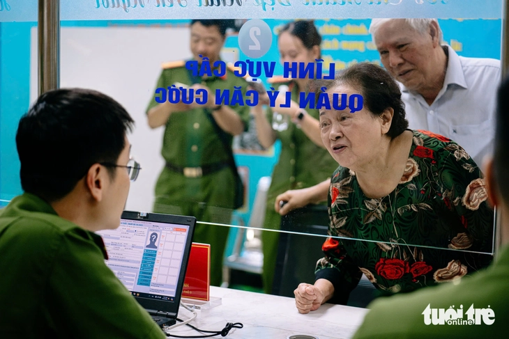 Công an TP.HCM ra mắt bộ phận một cửa tại công an cấp xã - Ảnh 3.