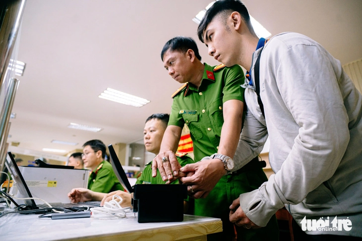 Công an TP.HCM ra mắt bộ phận một cửa tại công an cấp xã - Ảnh 4.