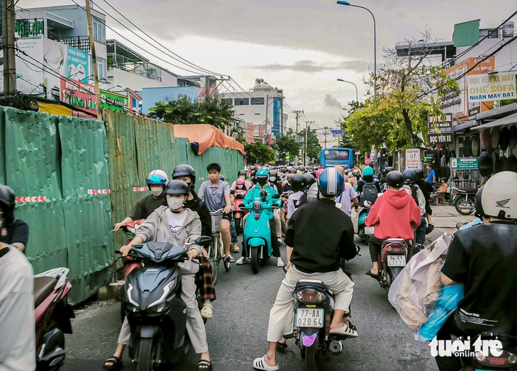 Ùn ứ đường Kha Vạn Cân, công trình cống rạch Cầu Ngang chạy đua tiến độ trong năm - Ảnh 1.