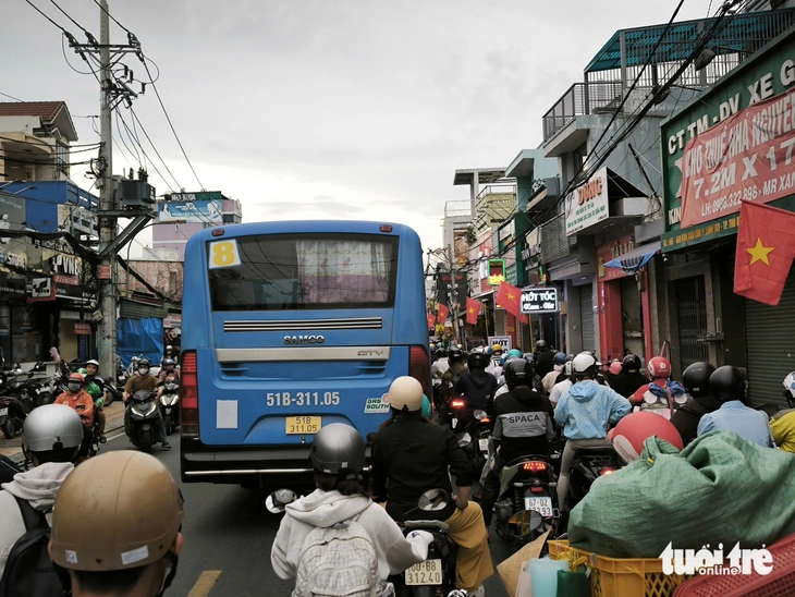 Ùn ứ đường Kha Vạn Cân, công trình cống rạch Cầu Ngang chạy đua tiến độ trong năm - Ảnh 3.