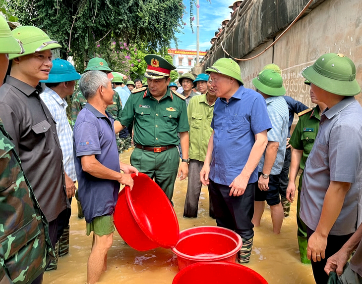 Các Phó thủ tướng đến Bắc Ninh, Cao Bằng kiểm tra công tác ứng cứu người dân, khắc phục mưa lũ - Ảnh 1.