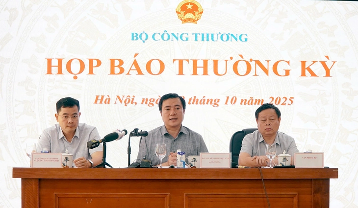 Thứ trưởng Bộ Công Thương: Không có lý gì bộ gây khó dễ người dân lắp điện mặt trời mái nhà - Ảnh 1.