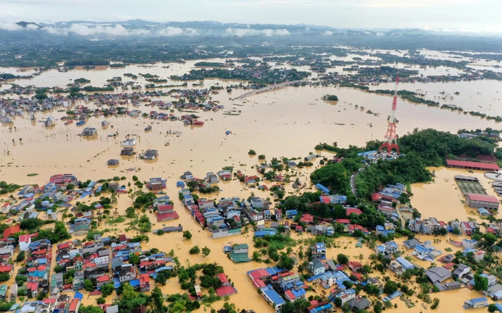 Bắc Ninh: Nước lũ bủa vây, cô giáo phải chèo thuyền đến lớp, dân làng hò nhau giữ đê - Ảnh 10.