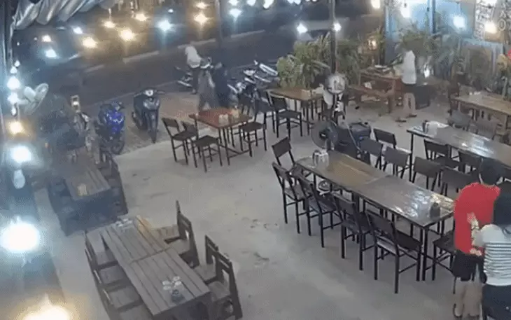 Thanh niên lao xe hơi vào quán nhậu tông chết người khai gì?- Ảnh 2.
