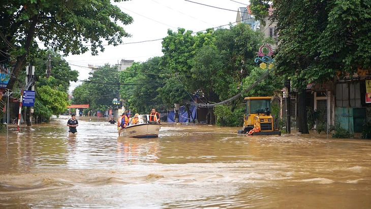 nước lũ - Ảnh 1.
