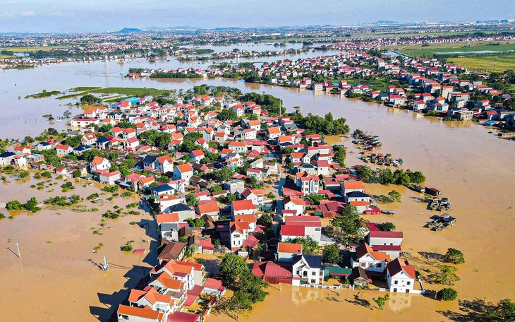 Già trẻ gái trai ở Bắc Ninh tình nguyện cùng bộ đội, công an đắp đê ngăn nước sông Cầu - Ảnh 12.