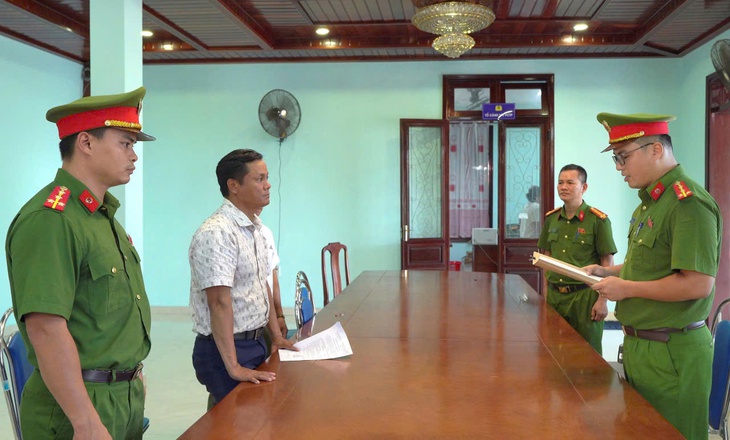 Cựu phó chủ tịch phường ở Huế bị khởi tố vì nhận hối lộ - Ảnh 1.