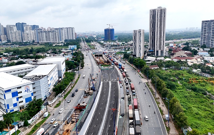 TP.HCM yêu cầu hoàn thành cầu N2, hầm chui HC1-02 nút giao An Phú đúng tiến độ - Ảnh 1.