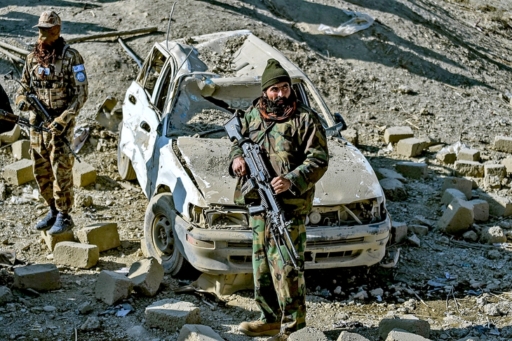 Taliban tấn công đoàn xe binh sĩ Pakistan, 11 người chết - Ảnh 1.