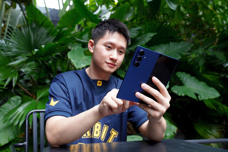 Galaxy AI và Gemini Live giúp Gen Z đổi mới tư duy tìm việc - Ảnh 1.