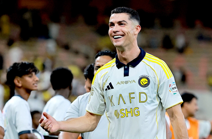 Cristiano Ronaldo trở thành cầu thủ đầu tiên sở hữu tài sản tỉ đô - Ảnh 1.
