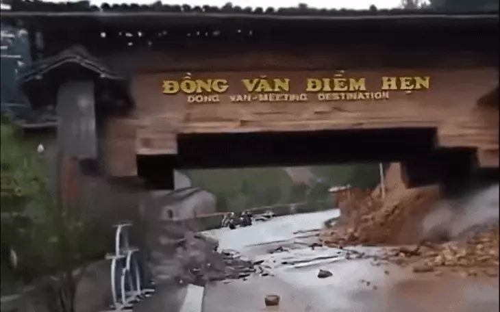 Nhiều tuyến đường miền núi phía Bắc vẫn còn ách tắc do mưa lũ  - Ảnh 2.
