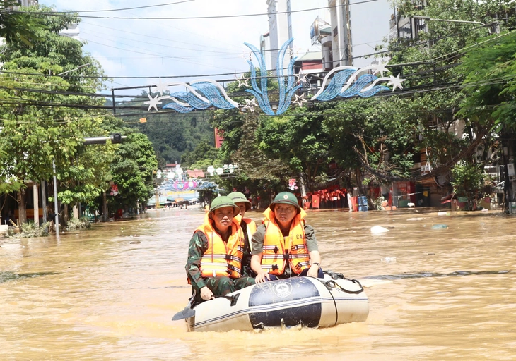 Các Phó thủ tướng đến Bắc Ninh, Cao Bằng kiểm tra công tác ứng cứu người dân, khắc phục mưa lũ - Ảnh 3.