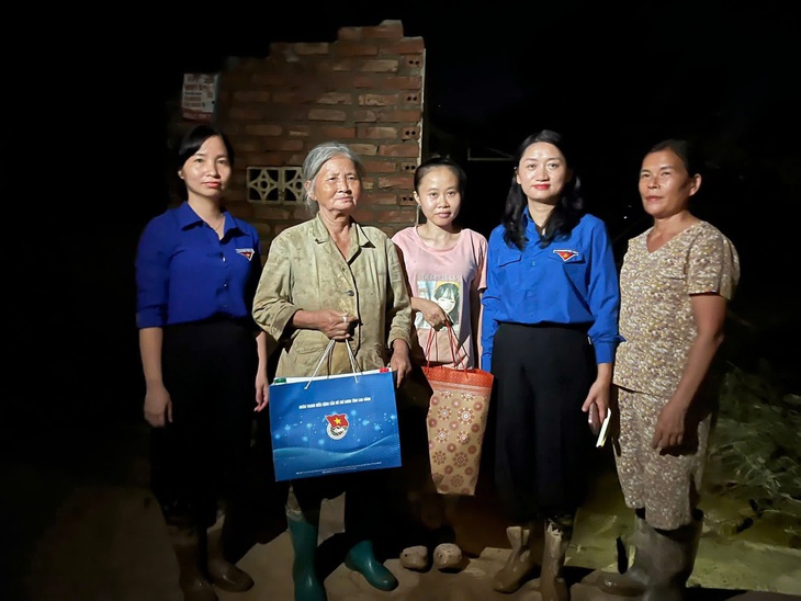 Báo Tuổi Trẻ hỗ trợ khẩn cấp người dân vùng lũ Thái Nguyên, Cao Bằng - Ảnh 4.