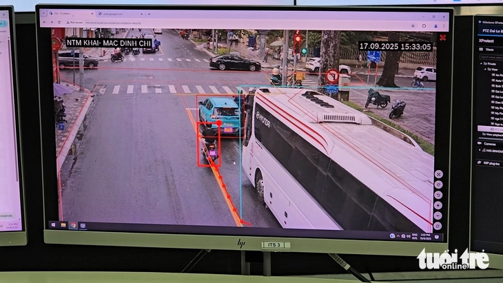 Vì sao camera AI ở TP.HCM có thể 'bắt lỗi' chính xác đến từng cm? - Ảnh 1.