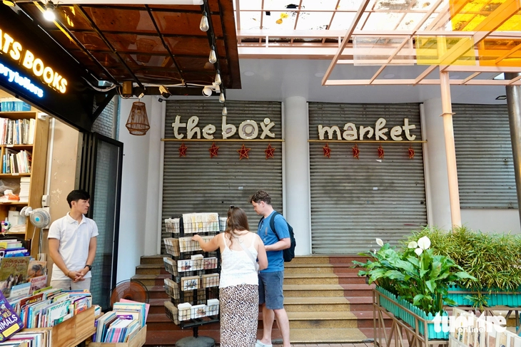 Chợ Nga, The Box Market gần Bưu Điện TP.HCM đóng cửa - Ảnh 1. Chợ Nga - Ảnh 1.
