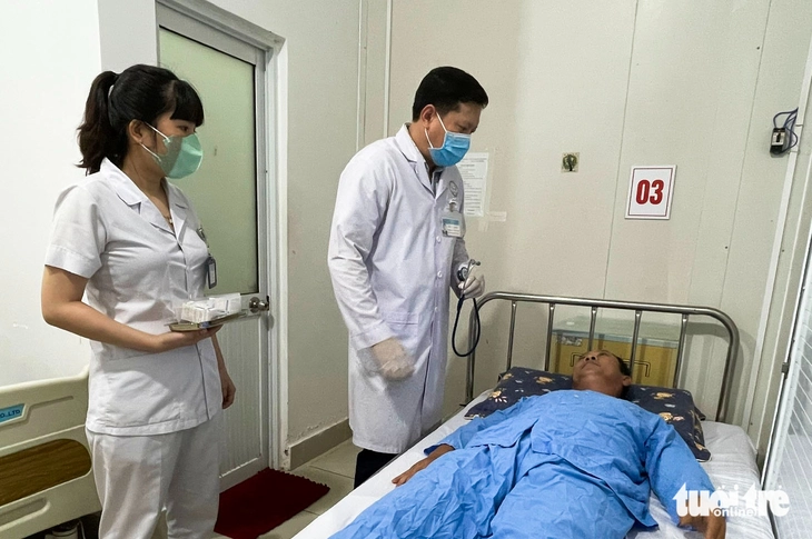 Bác sĩ Chợ Rẫy hỗ trợ cứu sống hai bệnh nhân đột quỵ nhồi máu não cấp ở Phú Quốc - Ảnh 1.