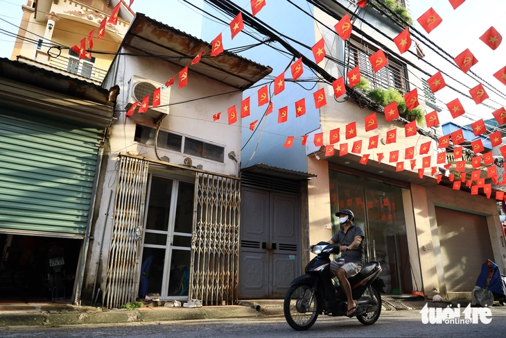'Người con hiếu thảo Hà Nội' trong ngôi nhà 15m², đóng gói đinh vít kiếm tiền học Kinh tế quốc dân - Ảnh 3.