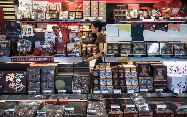 Đằng sau bó hoa tươi, ít ai ngờ… - Ảnh 2.