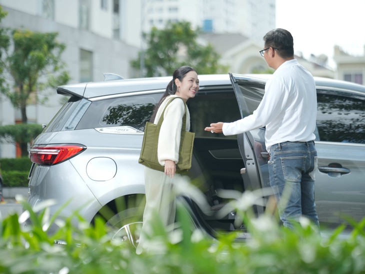 Grab thử nghiệm dịch vụ GrabCar Xe Điện - Ảnh 1.
