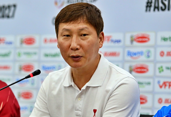 HLV Kim Sang Sik: ‘Tuyển Việt Nam sẽ hạn chế sai lầm trước Nepal’ - Ảnh 1.