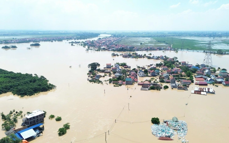 Thủ tướng thị sát vùng ngập ngoài thành Hà Nội trong đêm, yêu cầu sẵn sàng dời 30.000 dân - Ảnh 3.