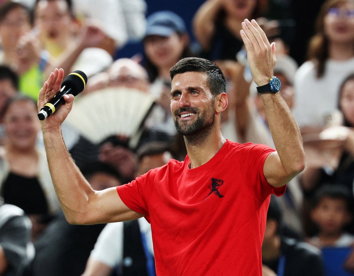 Vào bán kết Thượng Hải Masters, Djokovic thừa nhận 'đang cố gắng sống sót' - Ảnh 1.