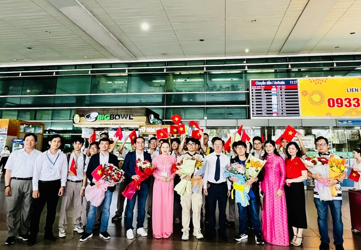 Từ 15-10, học sinh trường chuyên sẽ học theo chương trình nâng cao riêng- Ảnh 1. Học sinh trường chuyên sẽ học theo chương trình nâng cao riêng từ 15-10 - Ảnh 1.