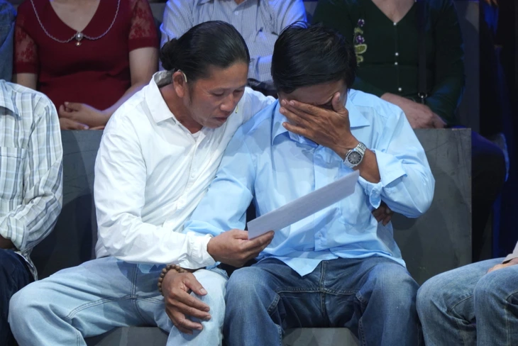 Đứa trẻ gãy tay bị bỏ rơi trong Như chưa hề có cuộc chia ly: quá sức tưởng tượng! - Ảnh 1. Như chưa hề có cuộc chia ly - Ảnh 1.