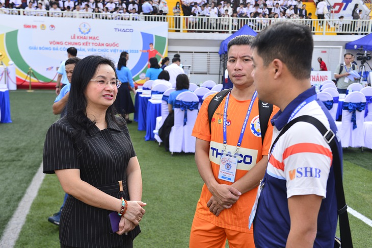 Giải bóng đá công nhân, viên chức Việt Nam 2025: 'Bóng đá là cơ hội lan tỏa tình yêu' - Ảnh 1.
