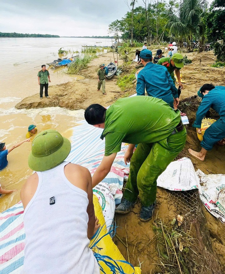 Hồ chứa xả nước điều tiết lũ để đón mưa lớn, nước ở các sông tại Đà Nẵng lại lên - Ảnh 2.