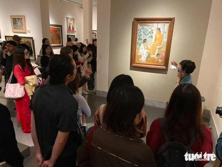 Đêm bảo tàng có gì mà hấp dẫn hàng trăm bạn trẻ đội mưa lạnh đến xem?  - Ảnh 2. Đêm bảo tàng - Ảnh 2.