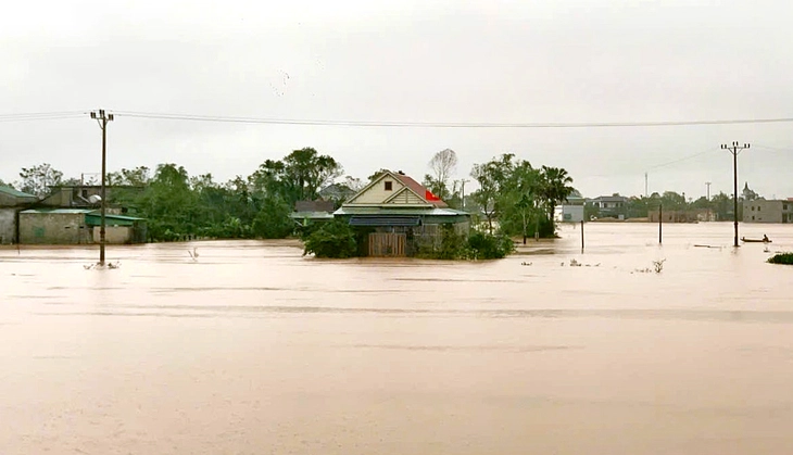 Lũ ở Hà Tĩnh, Quảng Ngãi đang lên, ở Huế khả năng lên trong 24 giờ tới - Ảnh 1.