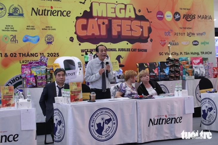 Chú mèo xấu nhất thế giới 'dắt' cả gia đình đến TP.HCM thi Hoa hậu mèo quốc tế Việt Nam 2025 - Ảnh 8.