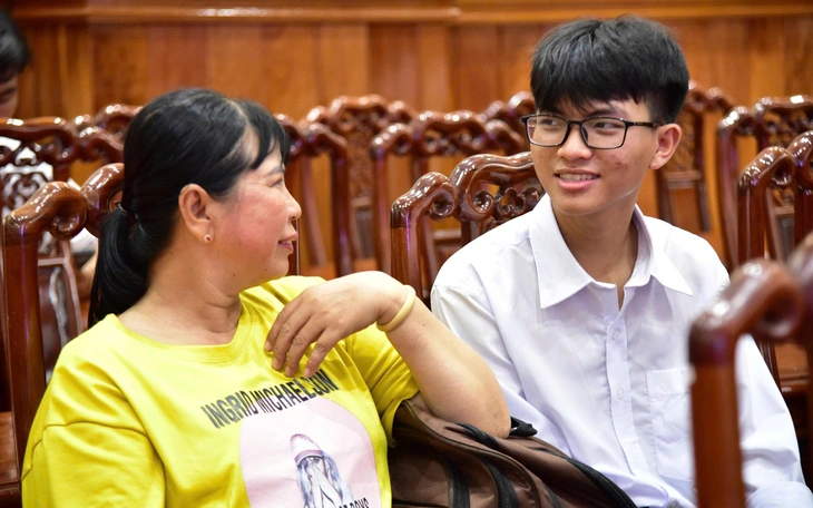 Nội Hoang và giấc mơ đại học của đứa cháu bị cha mẹ bỏ rơi - Ảnh 3.